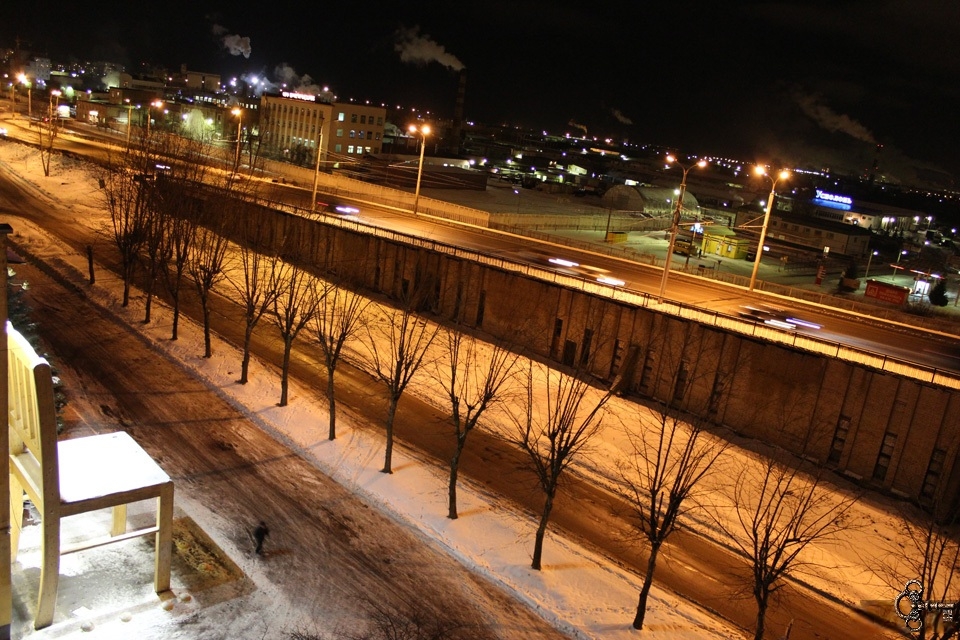 Пешеходы не пользуются путепроводом над железной дорогой