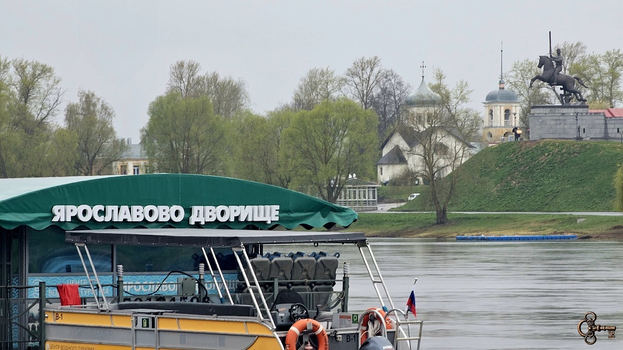 В центре Великого Новгорода установили причалы