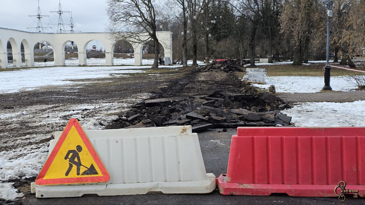 На Ярославовом дворище начались работы по благоустройству