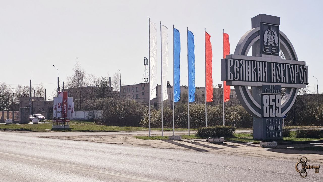 На монументе Победы включили архитектурную подсветку Ордена «Победа»
