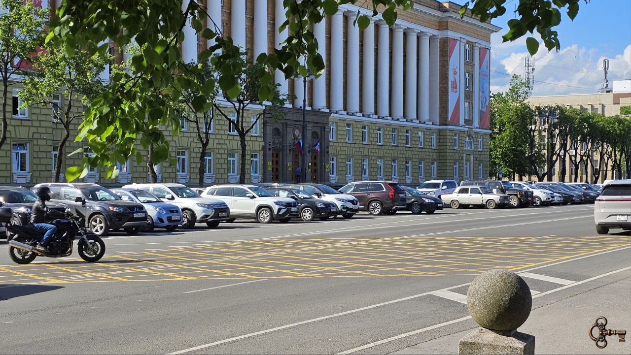 В Великом Новгороде восстановили разметку-«вафельницу»