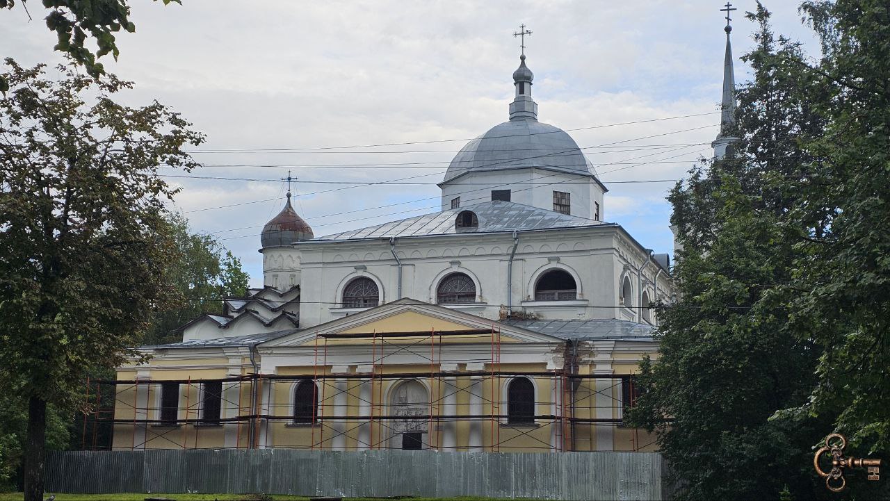Леса появились на церкви Никиты Мученика в Великом Новгороде