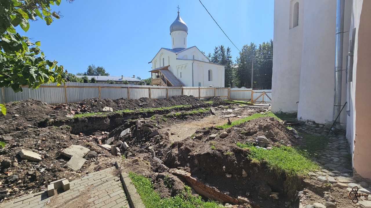 Ремонт дорожек на Ярославовом дворище