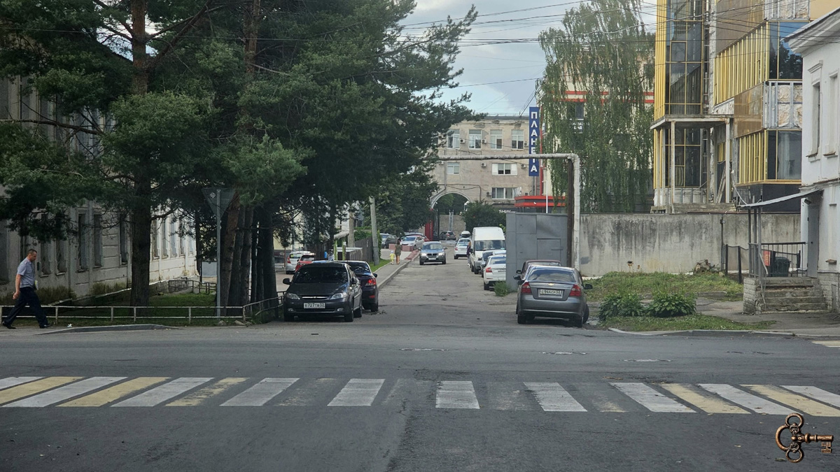 Здание на Дворцовой улице реконструируют под жилой дом