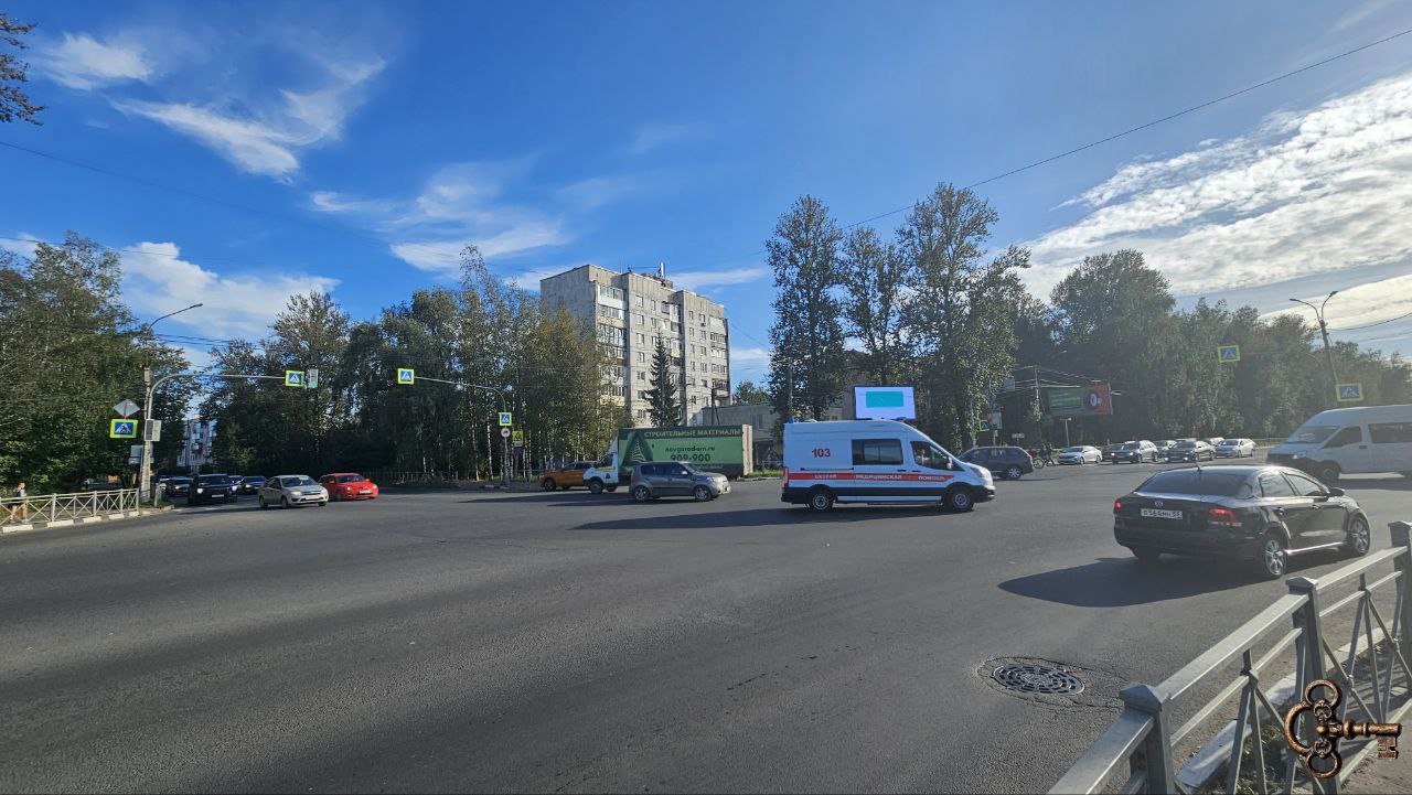Перекрёсток Нехинской, Октябрьской и Белова