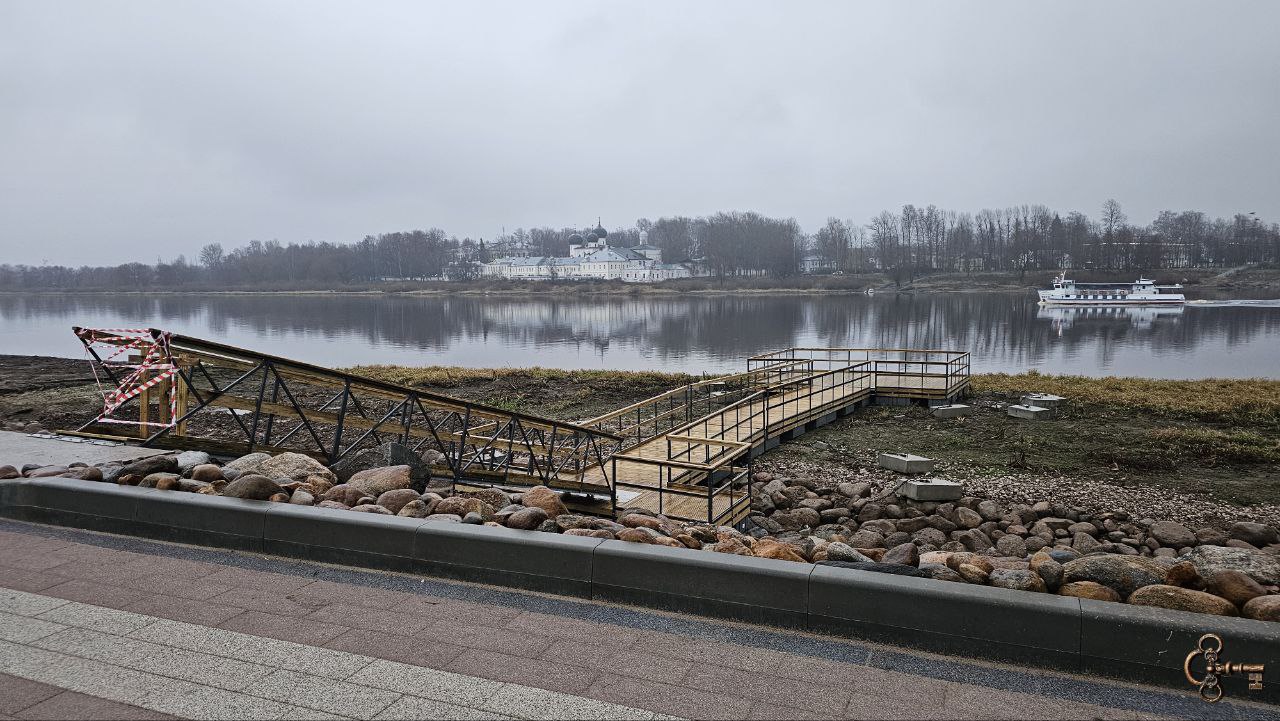 Понтоны на Университетской набережной