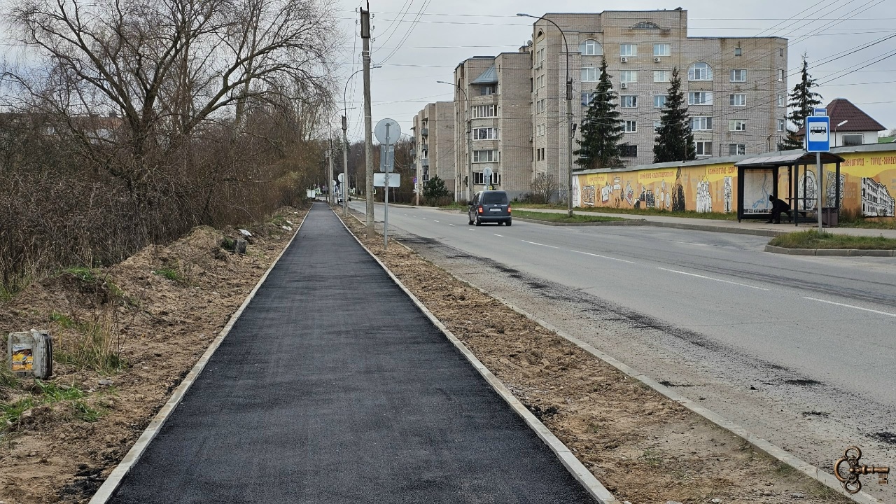 Продолжается устройство тротуара на Парковой улице