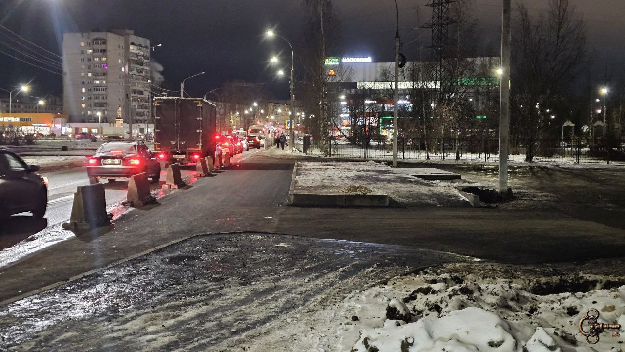 Автобусный карман у детской областной больницы