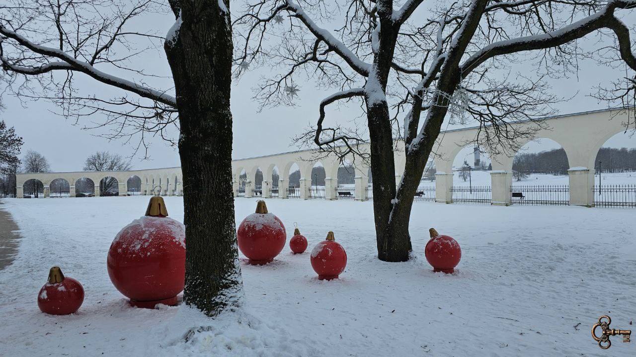 Новогодние украшения Ярославова дворища