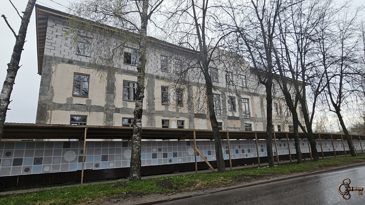 В реконструируемом здании на Тихвинской улице надстроили третий этаж