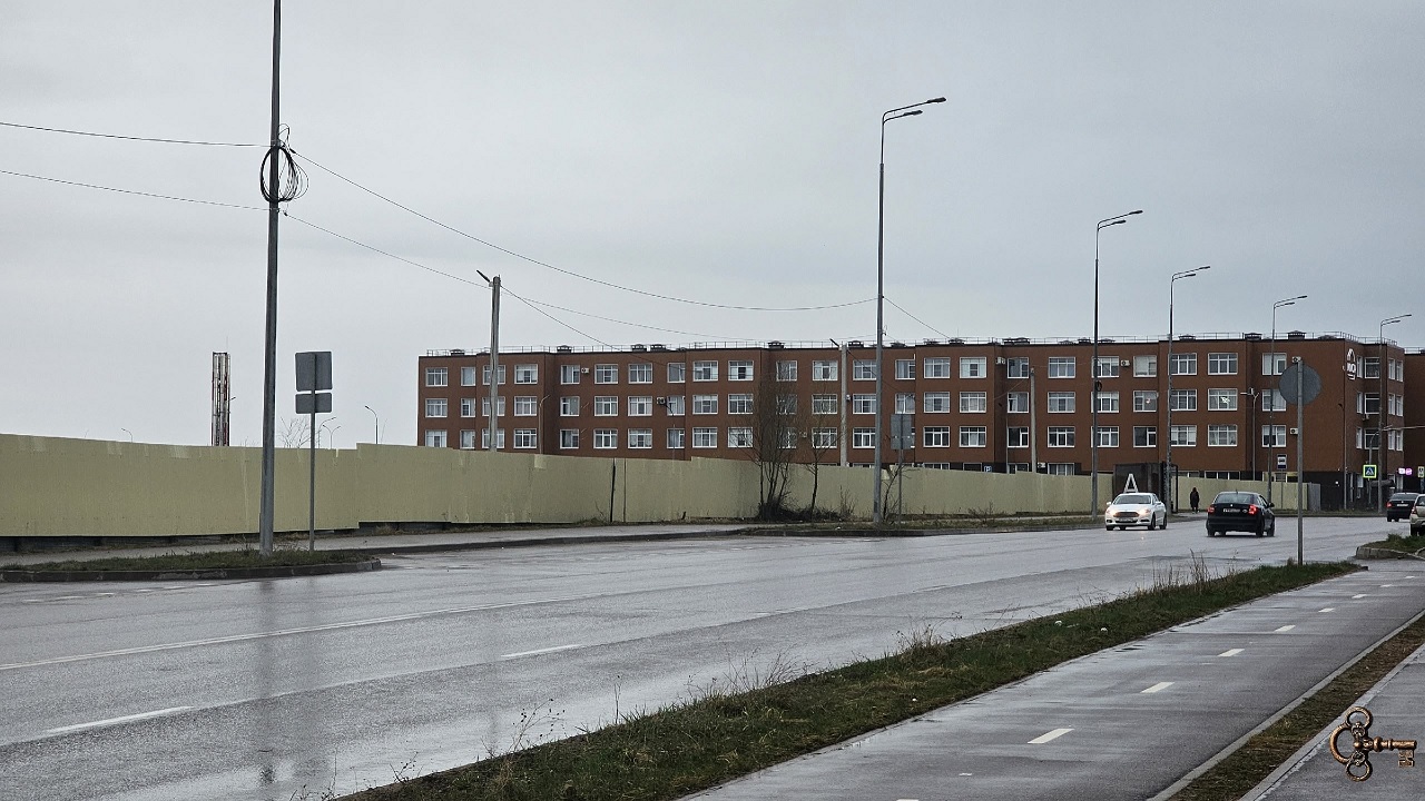 Начались строительные работы за забором на Аркажской улице