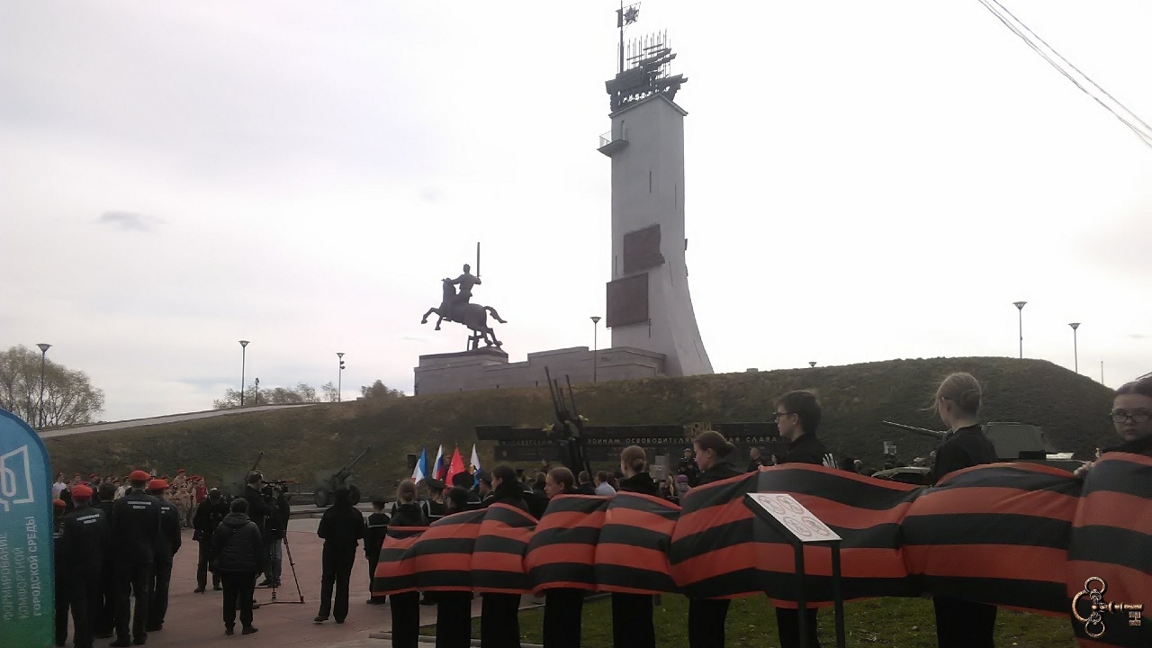 Акцию «Георгиевская лента» открыли у монумента Победы