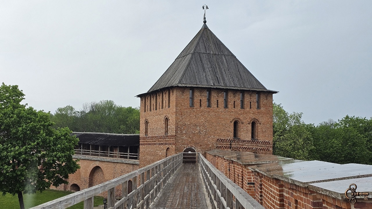 Кровлю Владимирской башни новгородского кремля отремонтируют