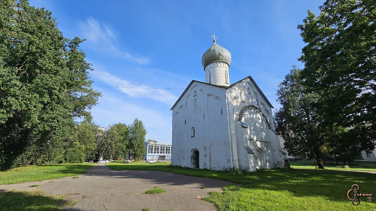 Сквер у церкви Двенадцати апостолов